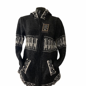 Hooded Curvy alpaca wool sweater!